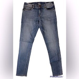 LOFT OUTLET GIRLFRIEND SKINNY JEANS • SIZE 0 • LIGHT|MEDIUM WASH